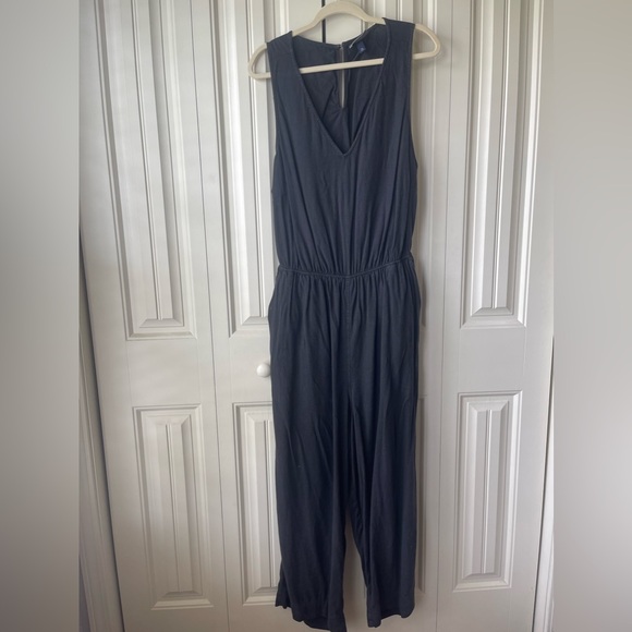 Fun and flirty exposed-back jumpsuit - Picture 3 of 7